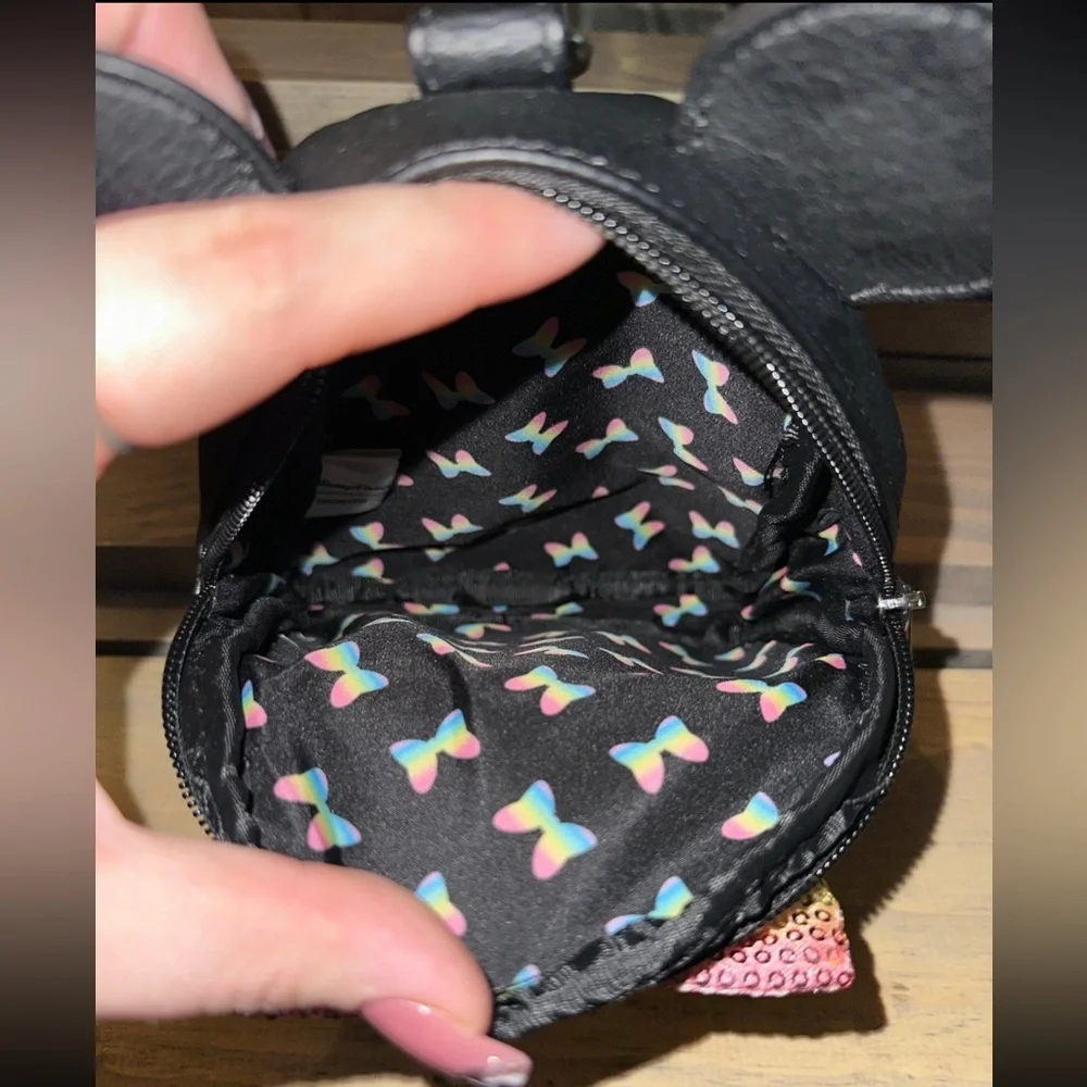 Disney loungefly wristlet - Picture 3 of 4